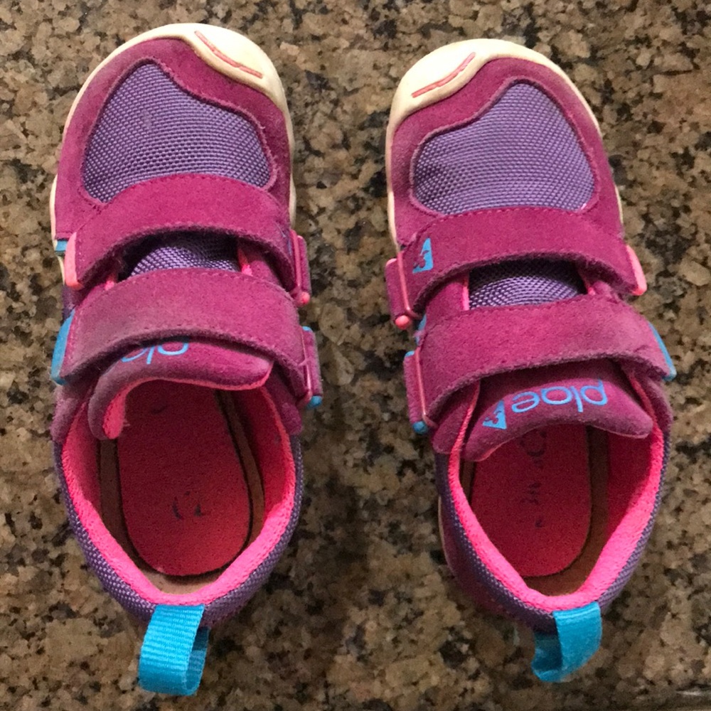 Girls shoes
